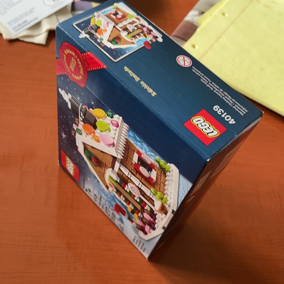 Lego Gingerbread House - Picture 4 of 5